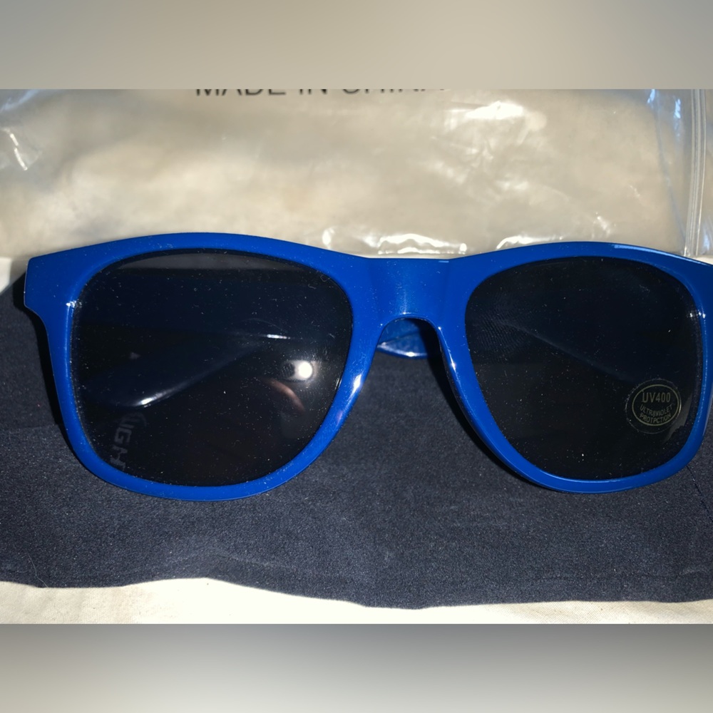 Bud Light Promotional Sunglasses and Cloth Carrying Case - Picture 2 of 2